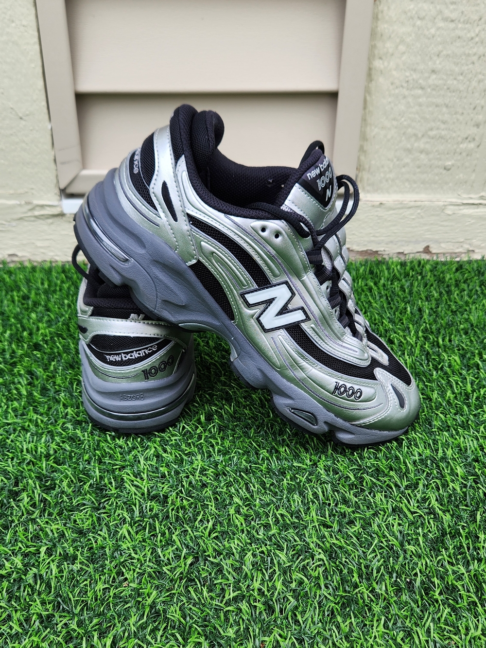 New Balance 1000 Grey Day 2025 Mens Size 10 Silver Metallic Black M1000EGR